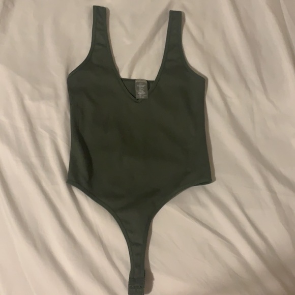 Dynamic Green Bodysuit - Picture 8 of 9